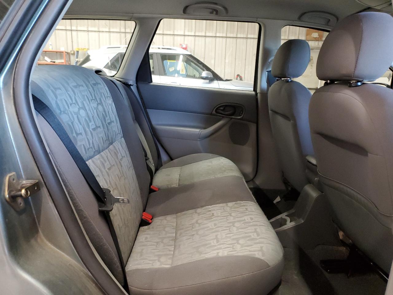 2005 Ford Focus - Image 10