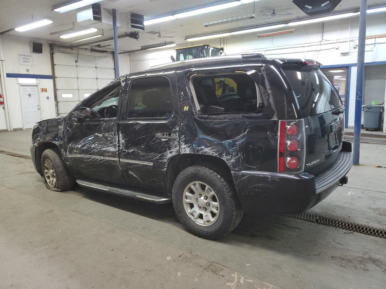 2012 GMC Yukon - Image 2