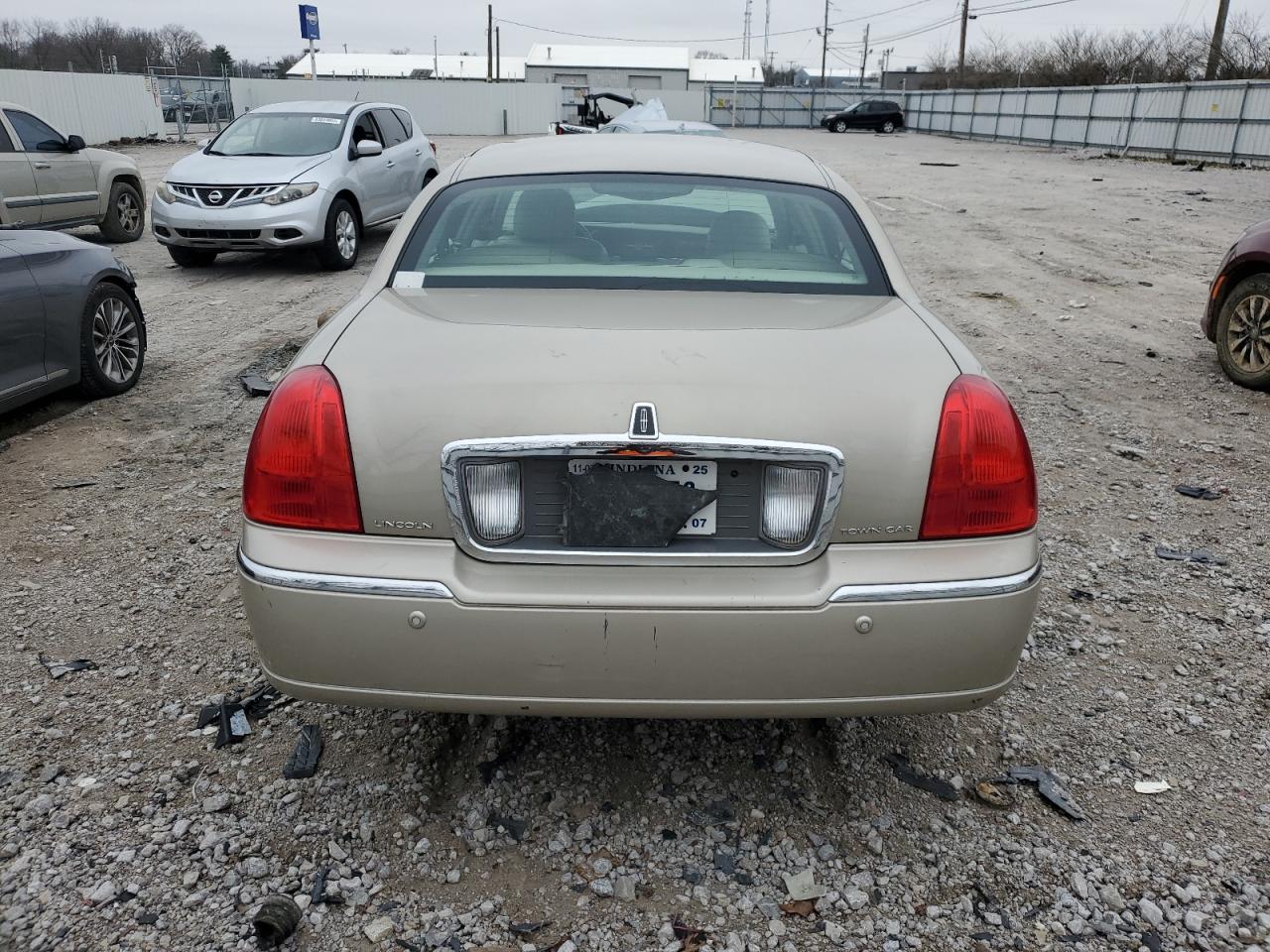 2004 Lincoln Town Car - Image 6