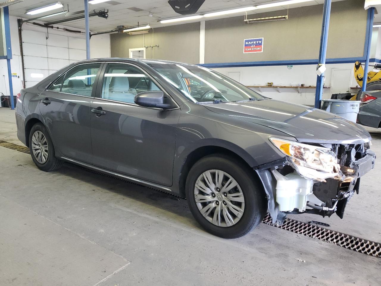 2014 Toyota Camry - Image 4