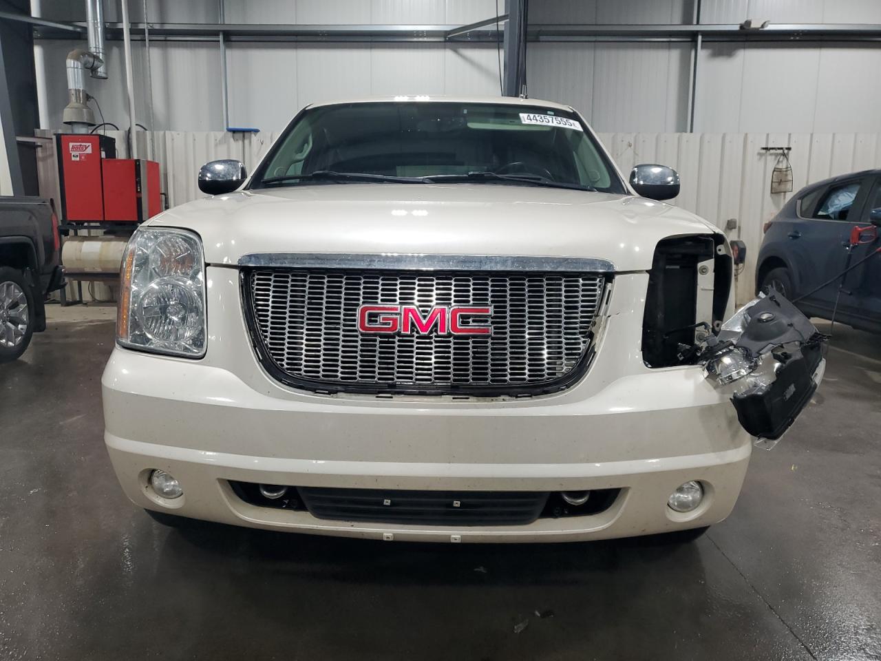 2013 GMC Yukon - Image 5