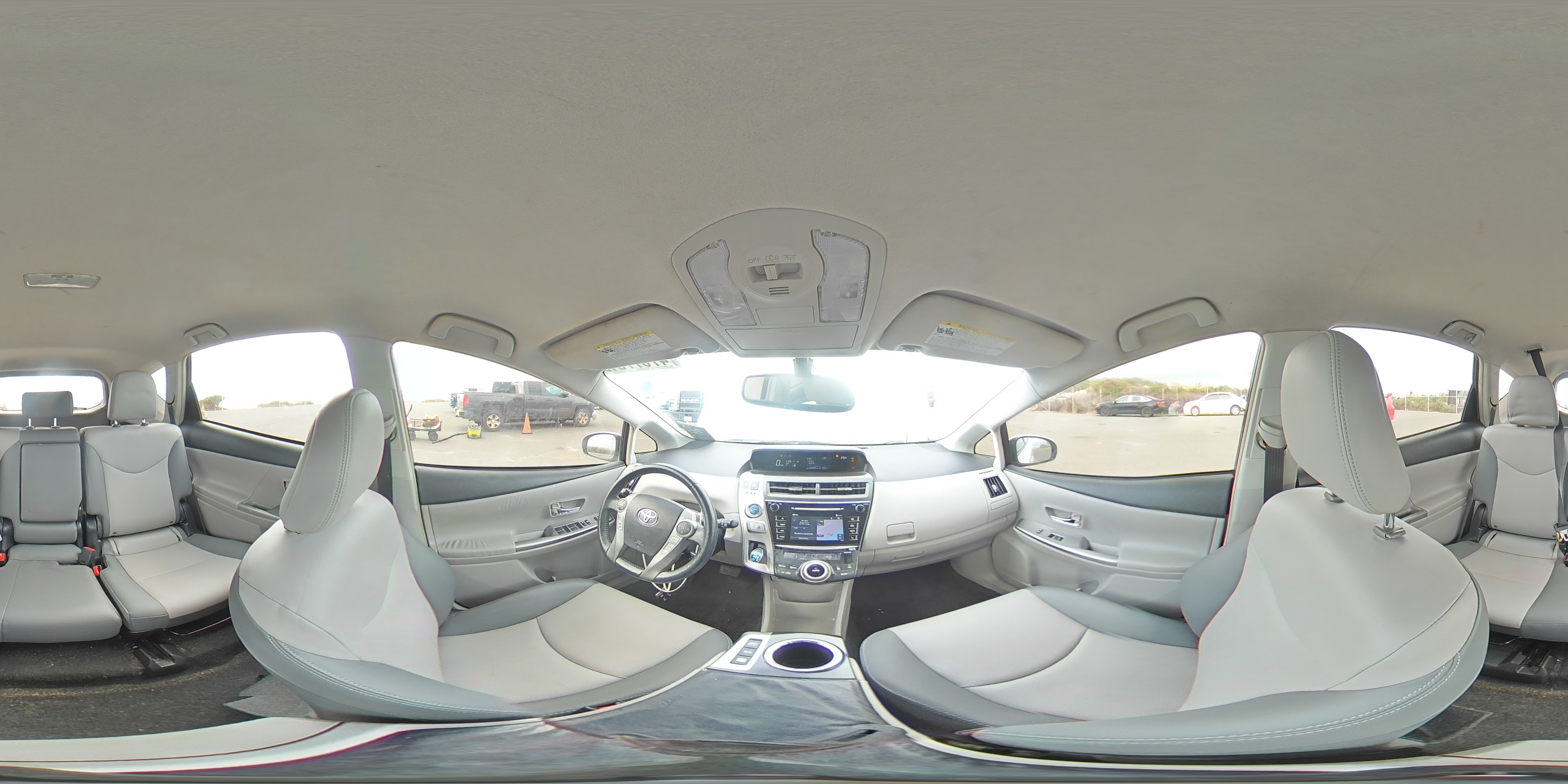 2015 Toyota Prius - Image 13