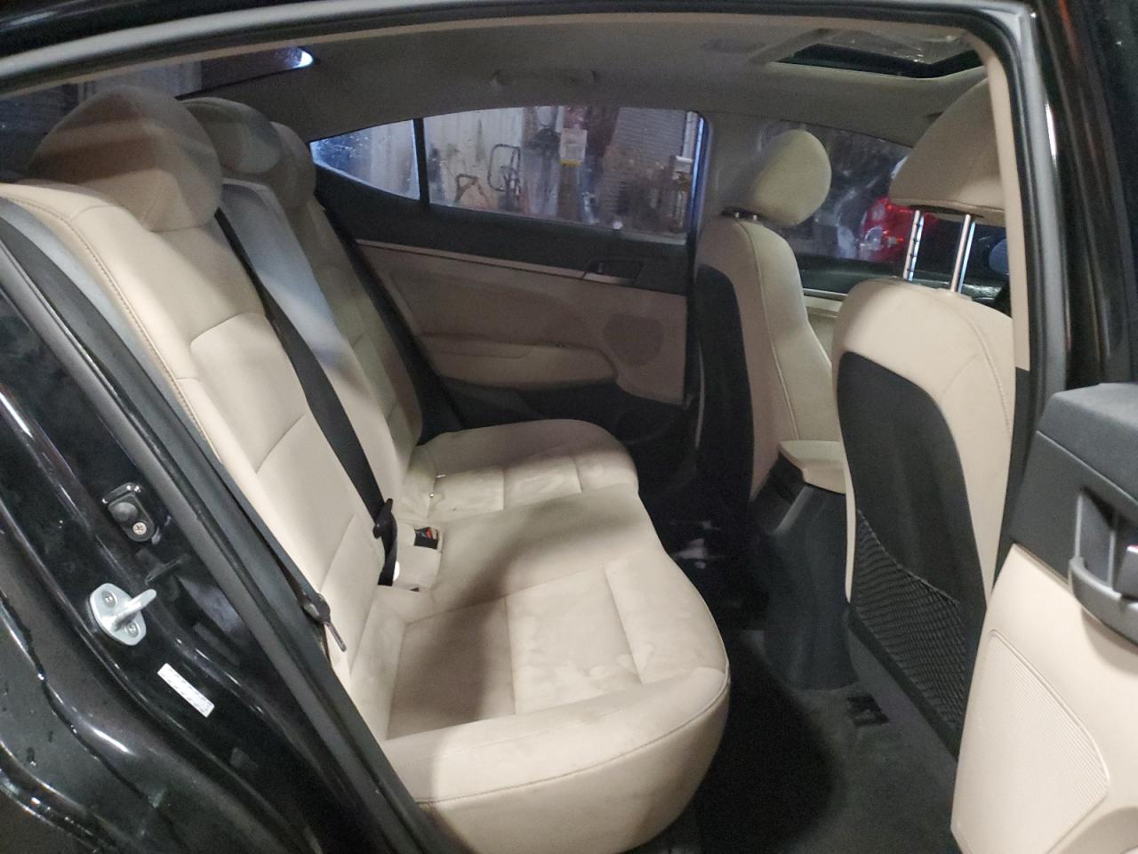 2017 Hyundai Elantra - Image 10