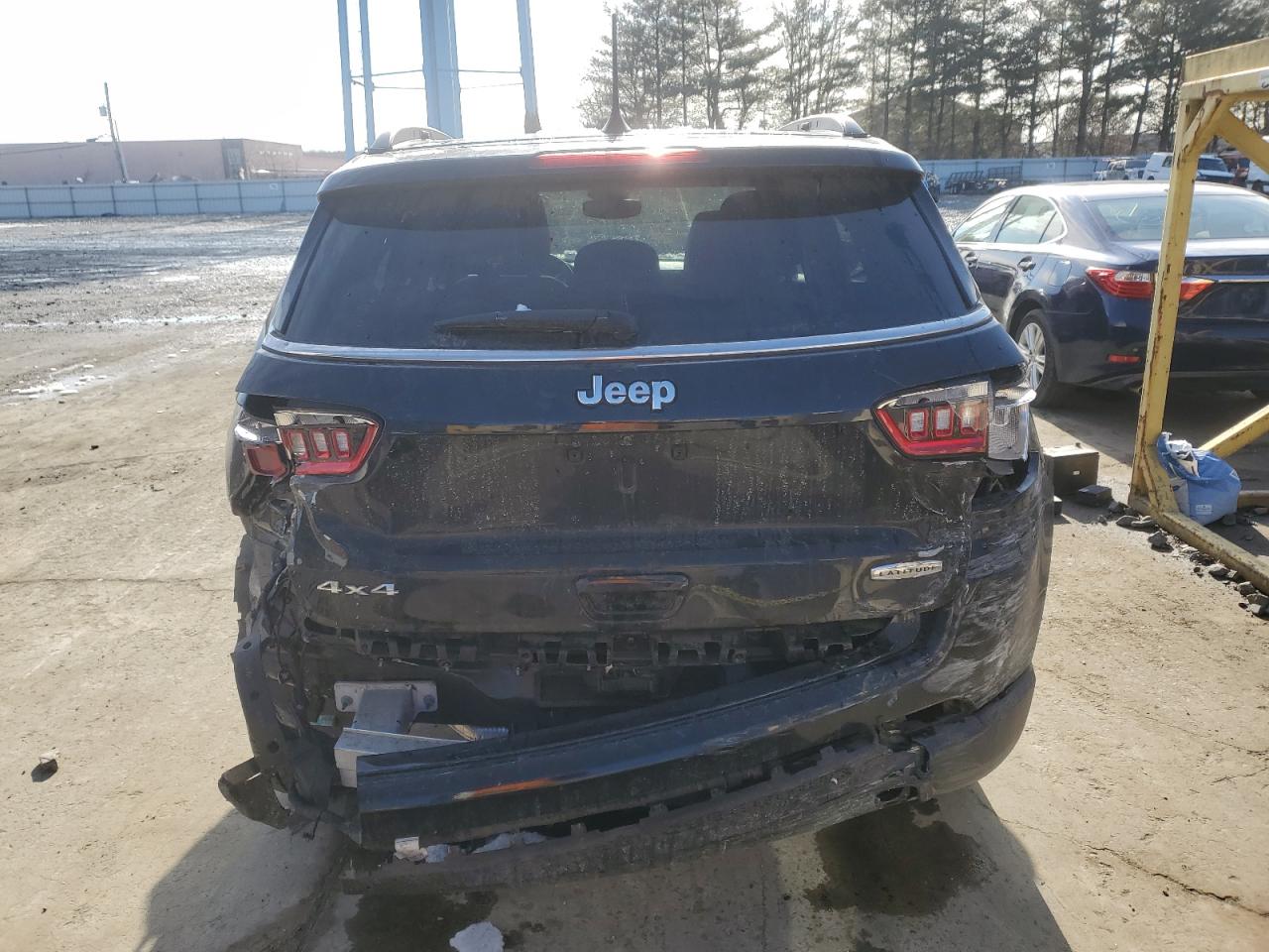 2022 Jeep Compass - Image 6