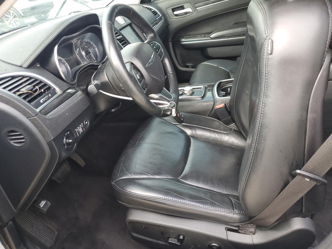 2018 Chrysler 300 - Image 7