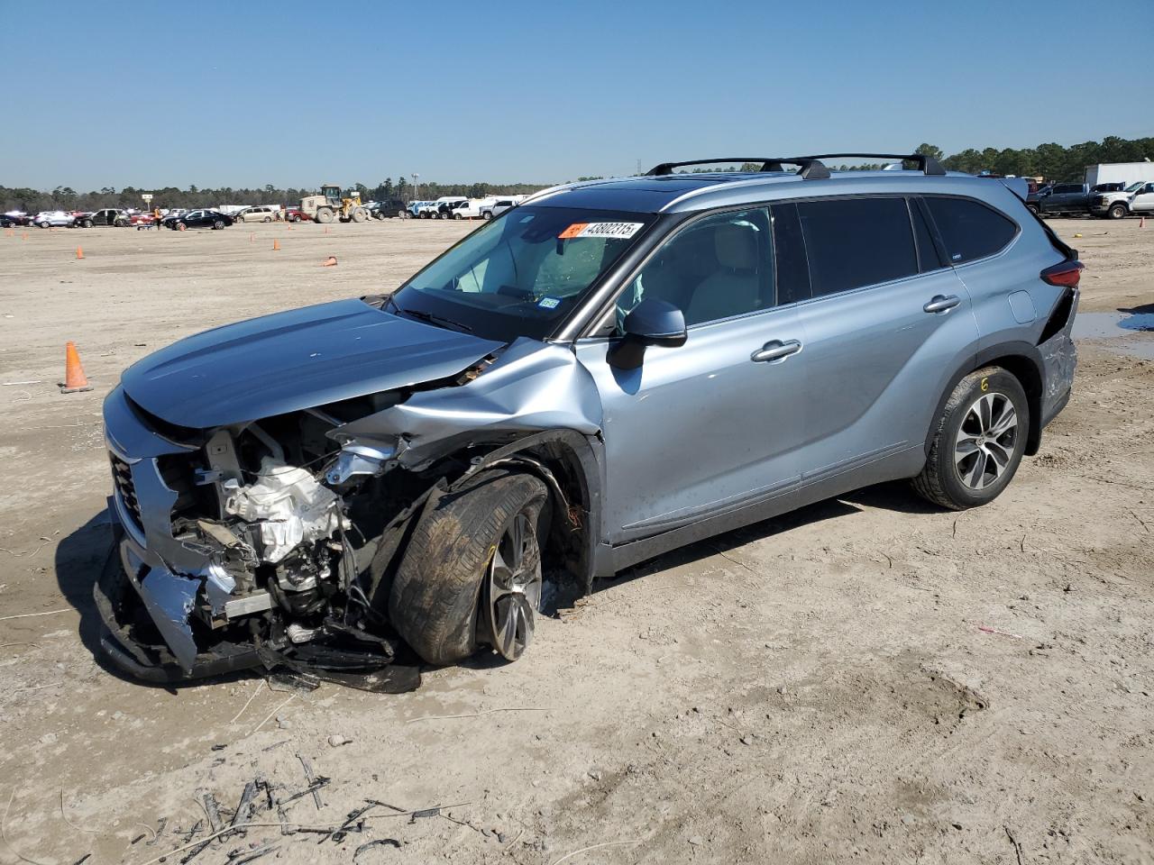 2020 Toyota Highlander - Image 1