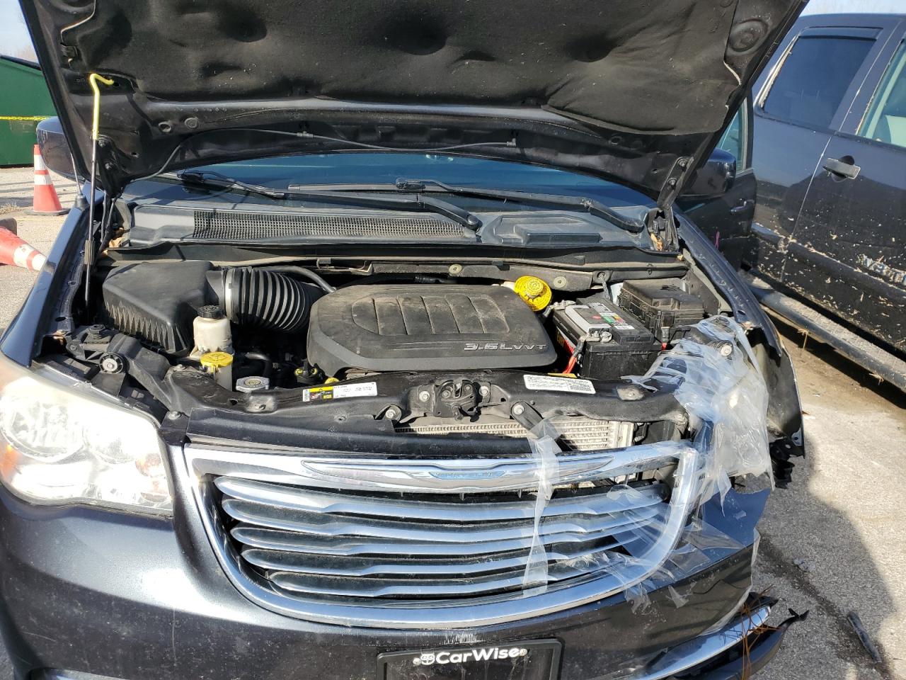 2014 Chrysler Town & Country - Image 11