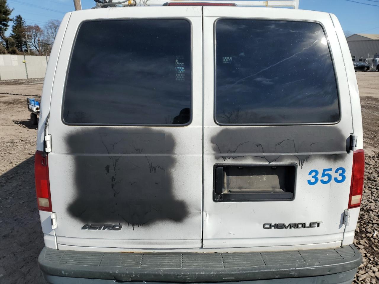 2002 Chevrolet Astro - Image 10