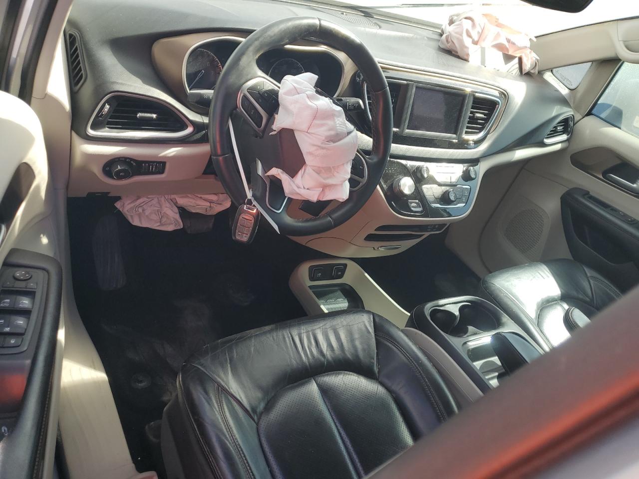 2018 Chrysler Pacifica - Image 8
