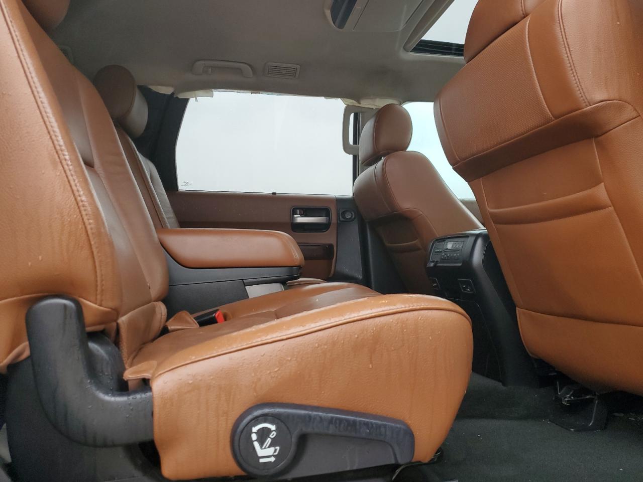 2015 Toyota Sequoia - Image 11