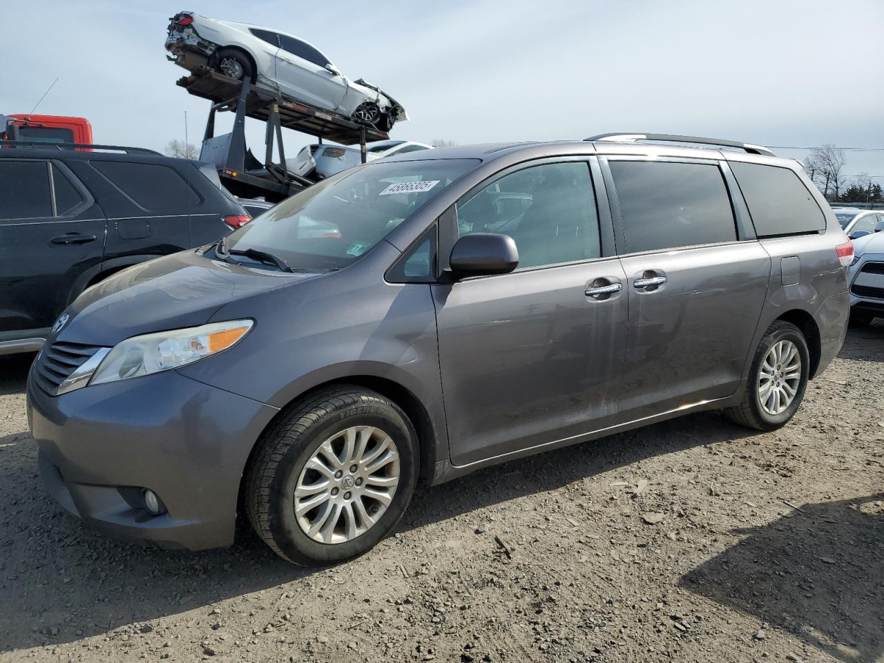 2014 Toyota Sienna - Image 1