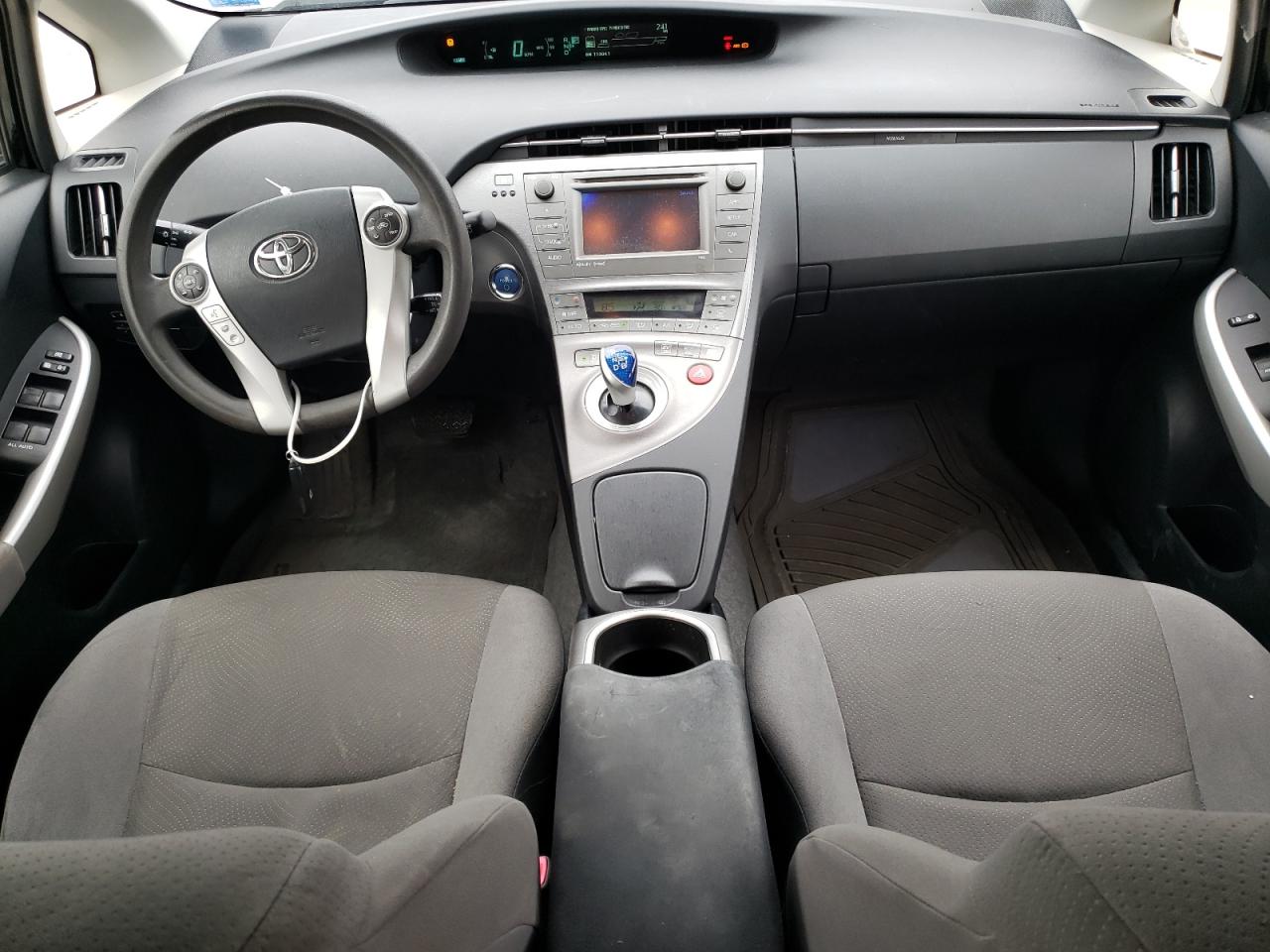 2013 Toyota Prius - Image 8