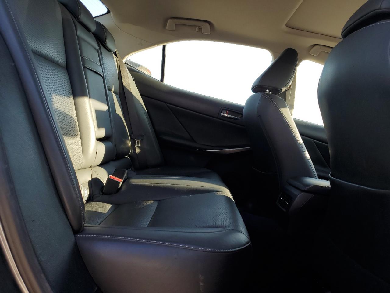 2014 Lexus IS - Image 10