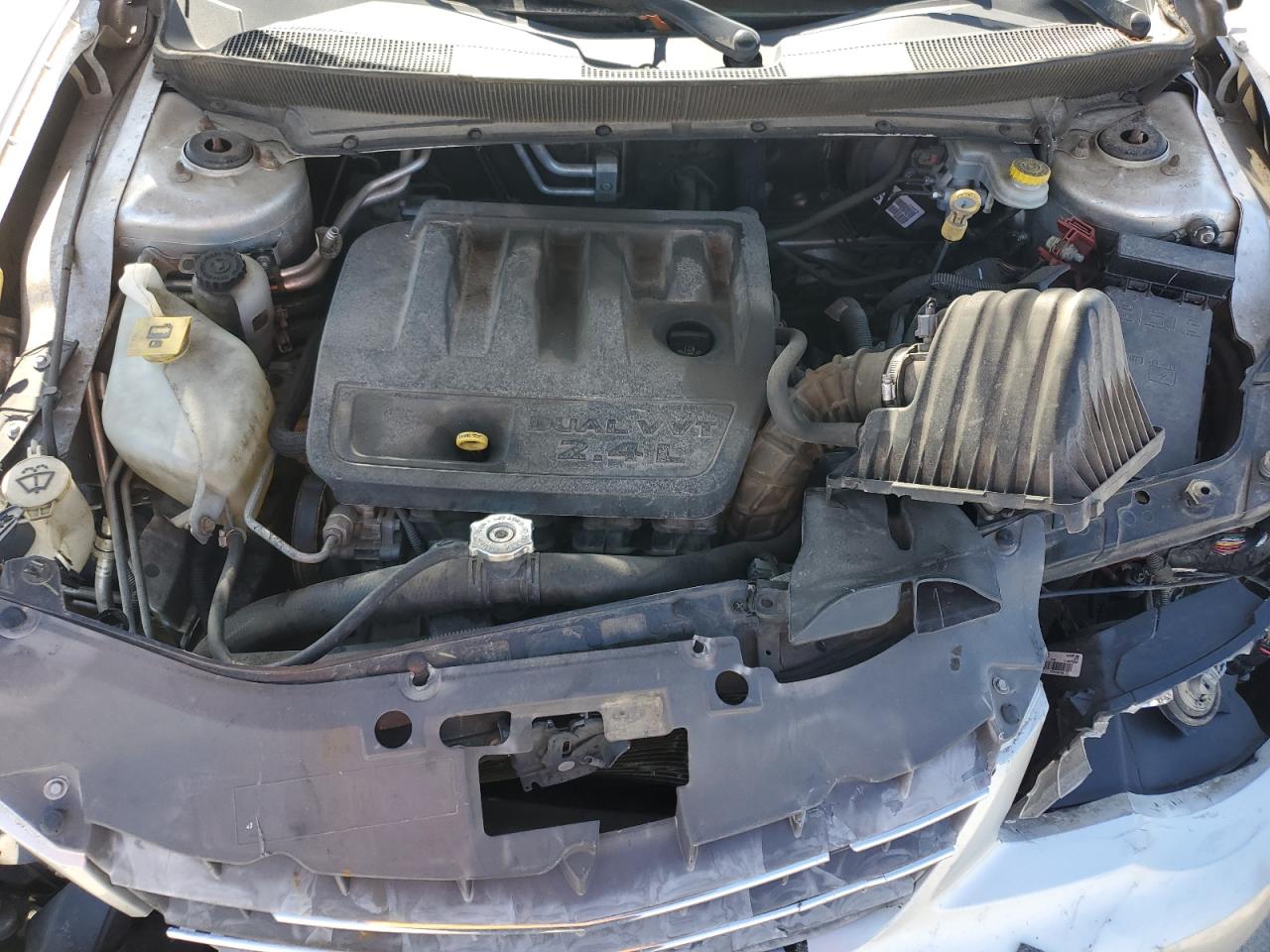 2009 Chrysler Sebring - Image 13