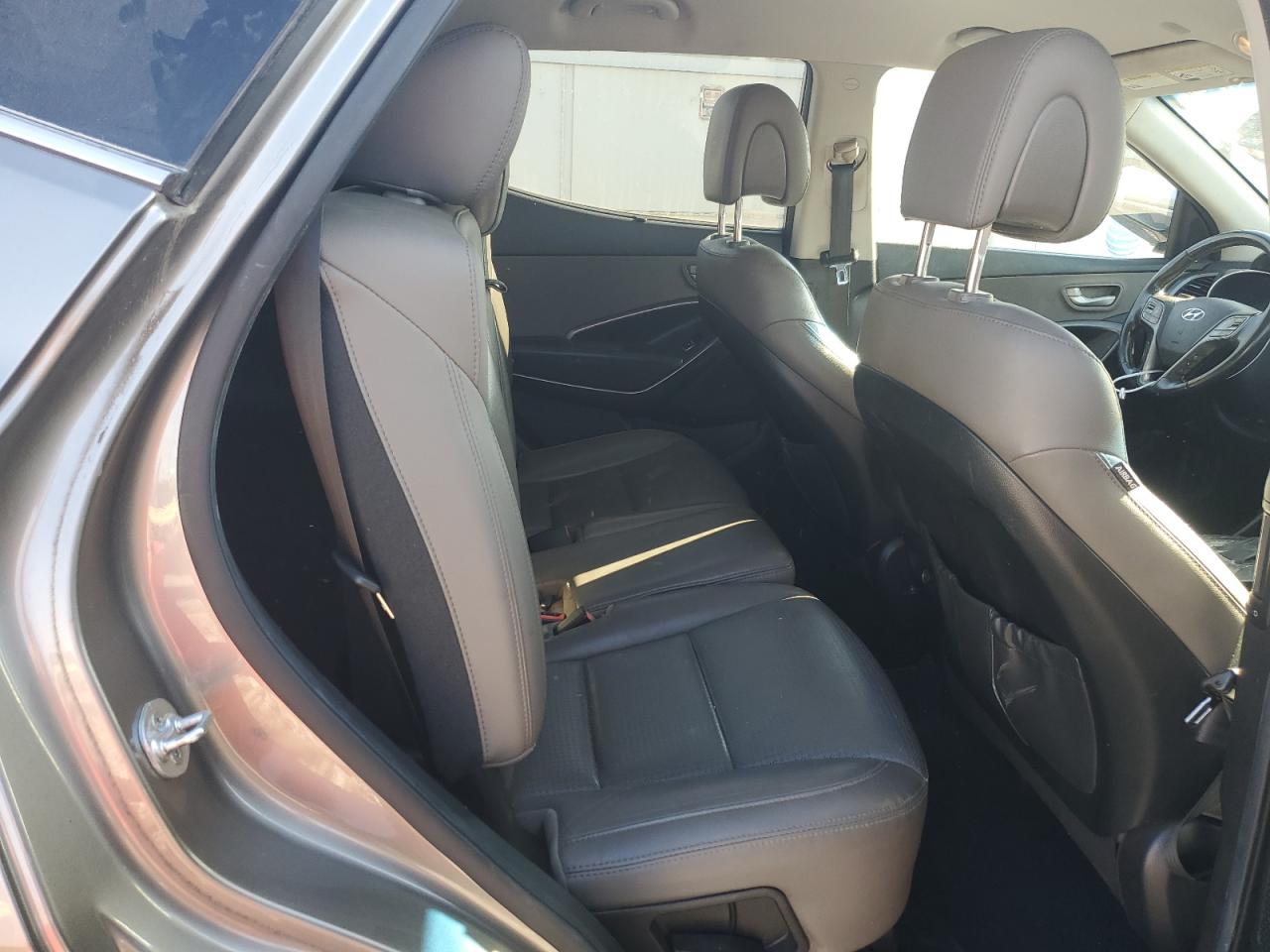 2014 Hyundai Santa Fe - Image 11
