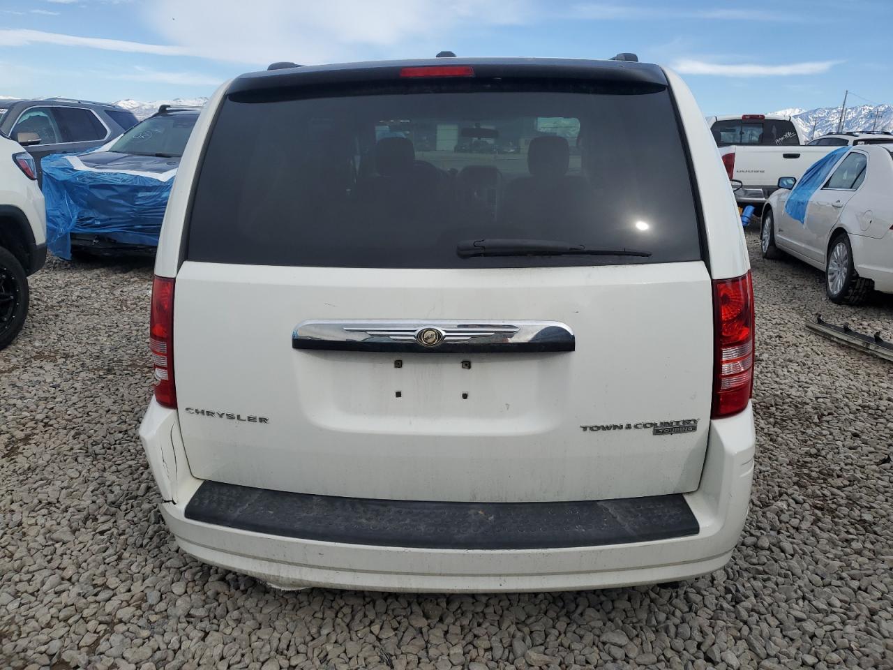 2010 Chrysler Town & Country - Image 6
