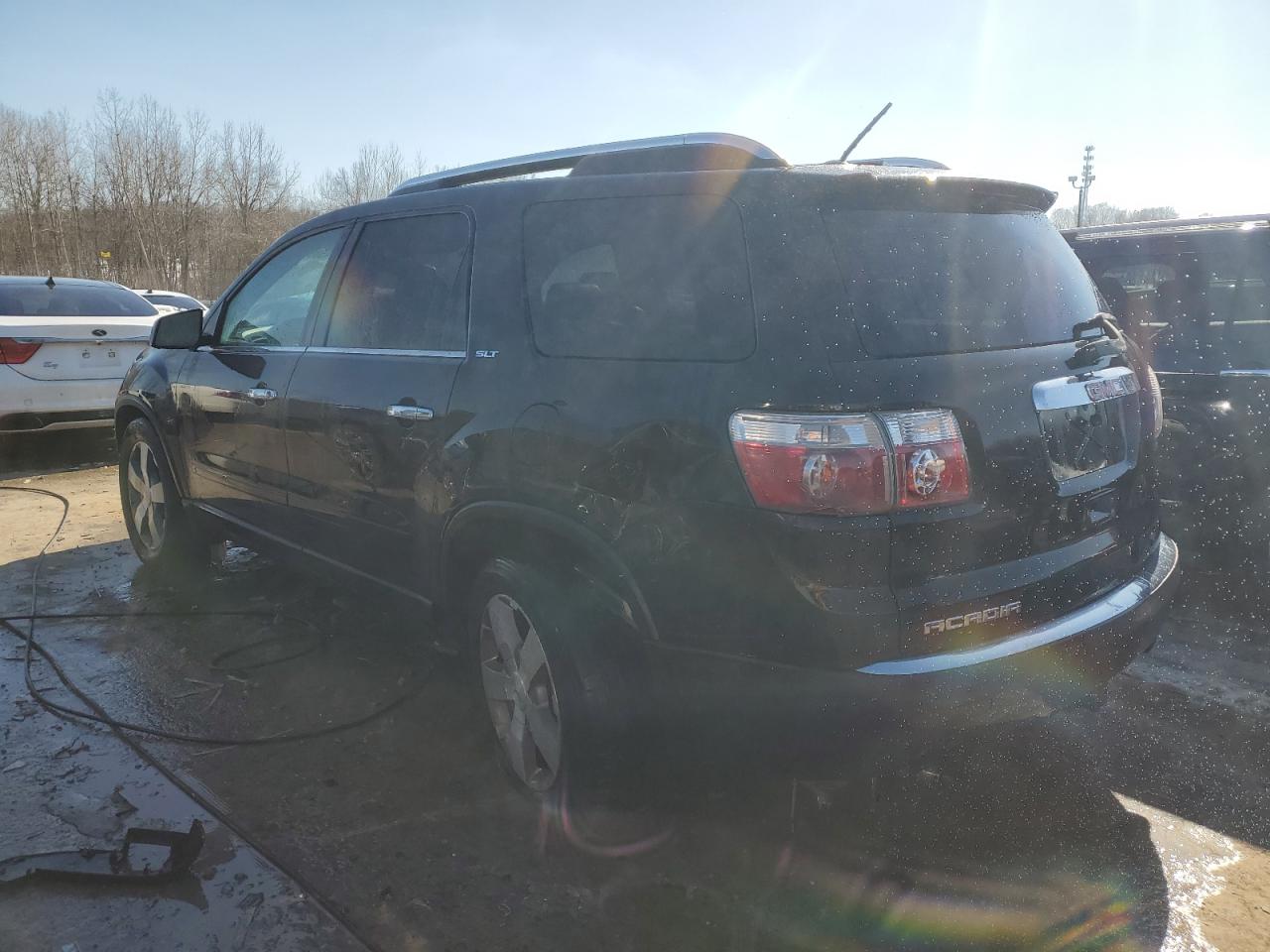 2009 GMC Acadia - Image 2