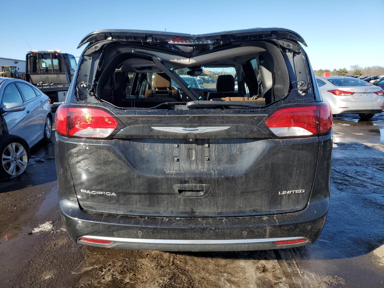 2017 Chrysler Pacifica - Image 6