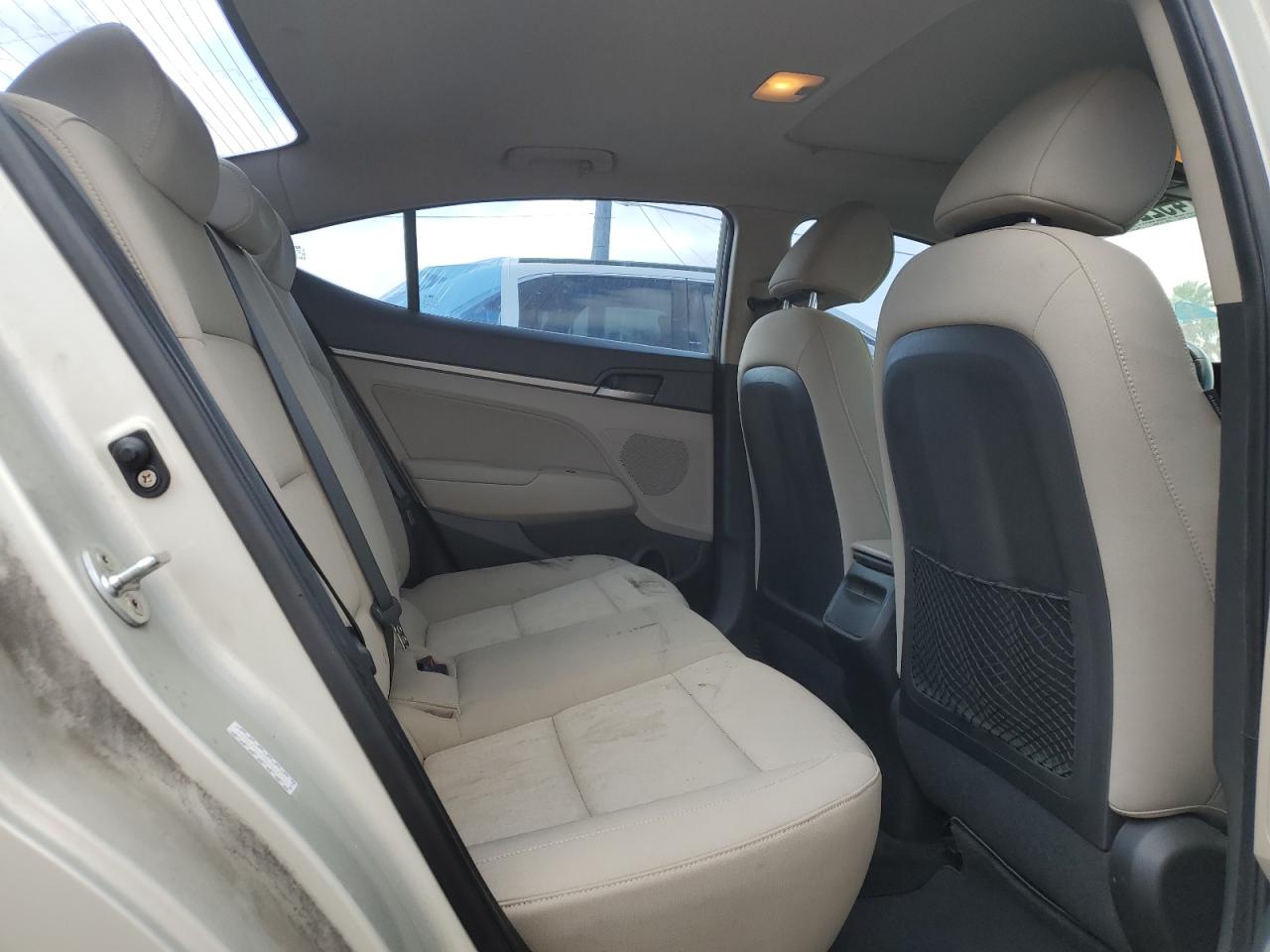 2017 Hyundai Elantra - Image 10