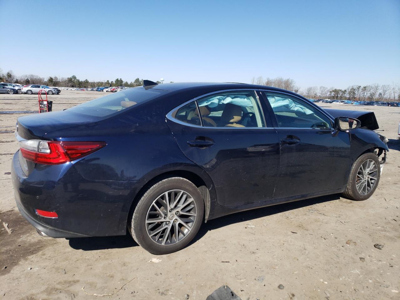 2016 Lexus ES - Image 3