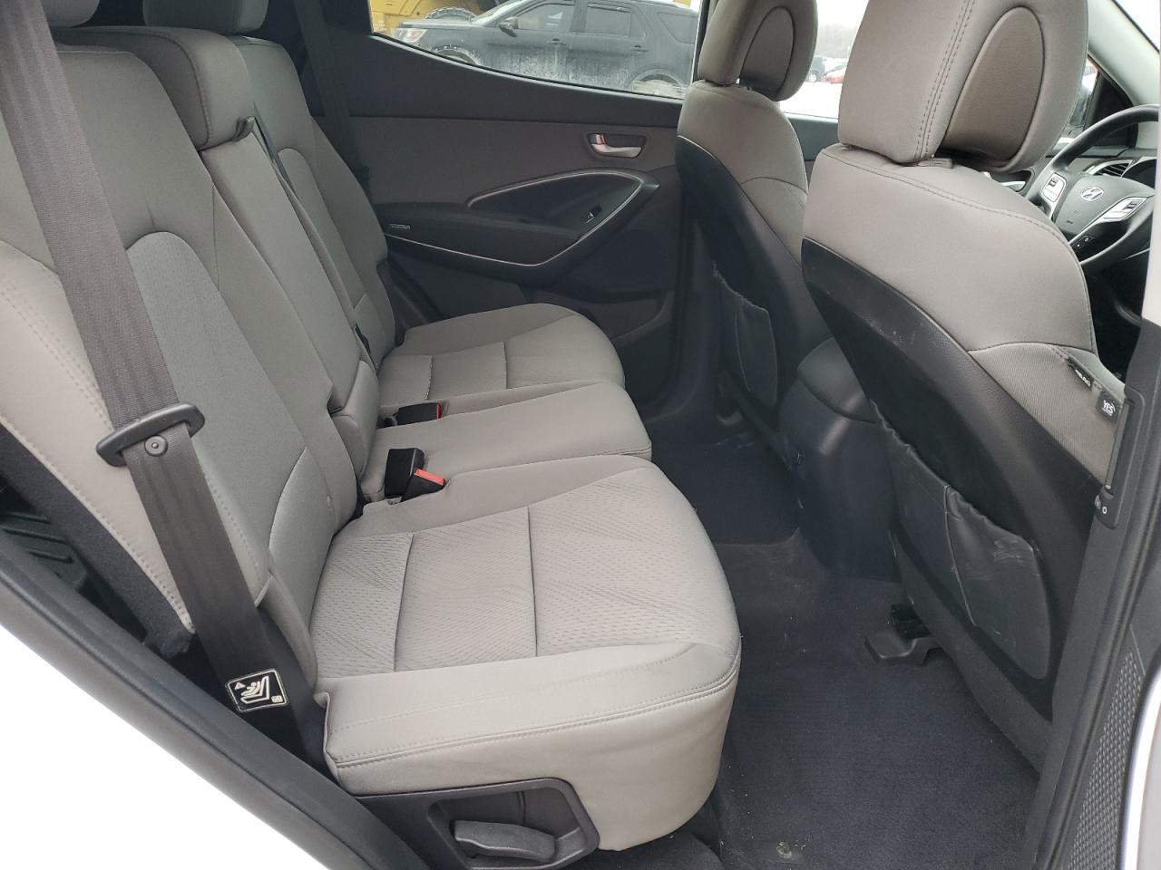 2017 Hyundai Santa Fe - Image 10