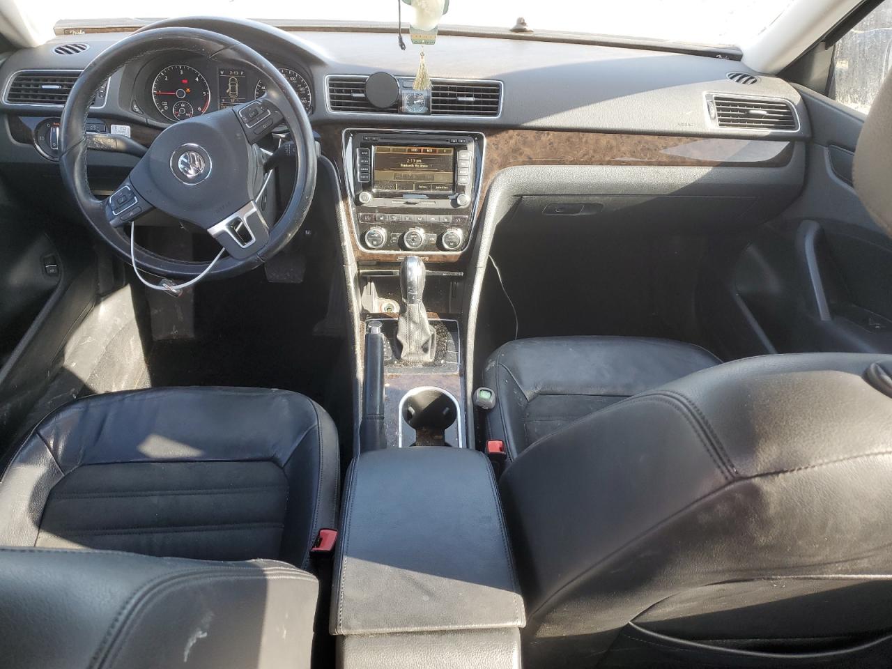 2014 Volkswagen Passat - Image 8