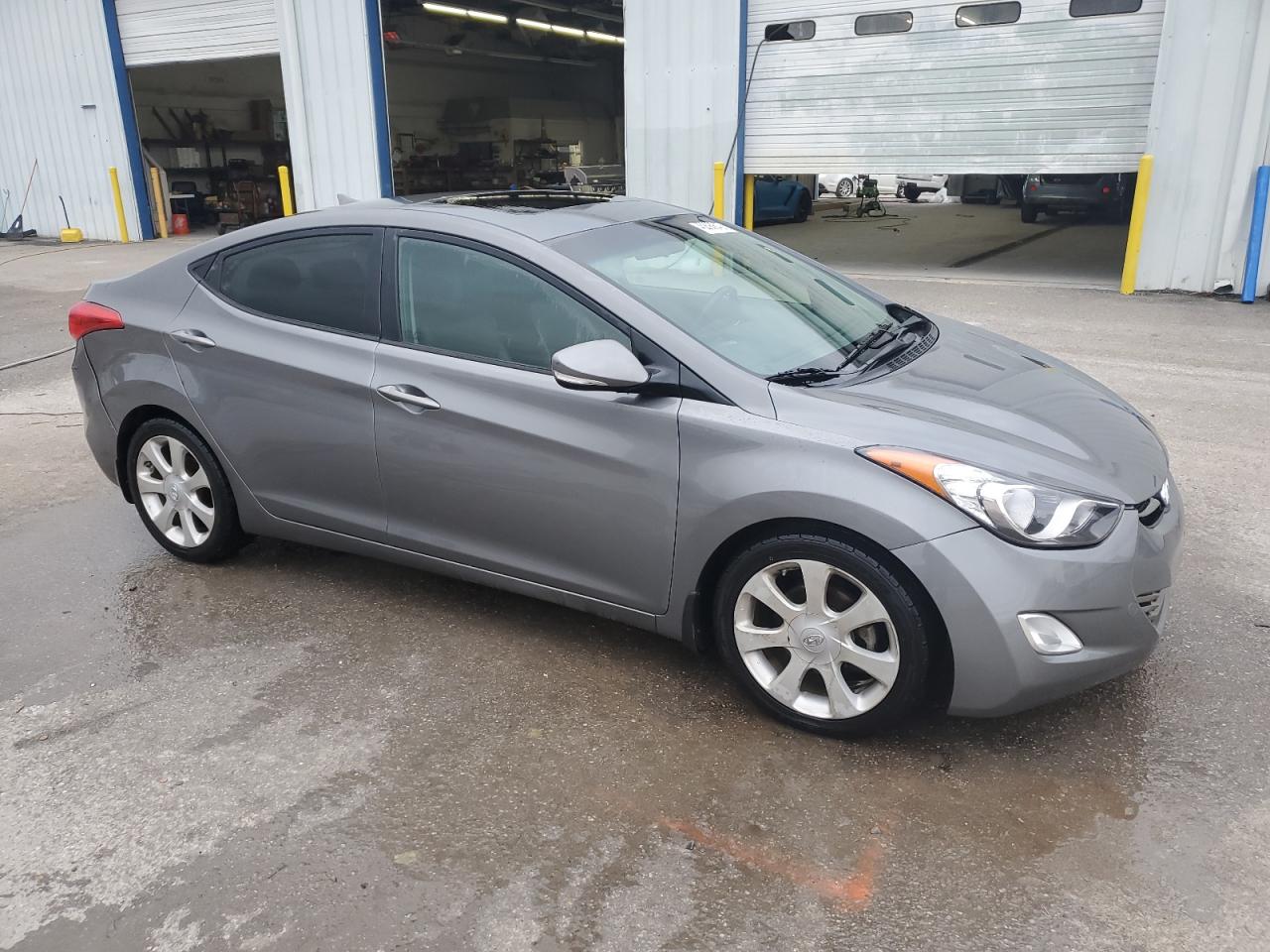 2013 Hyundai Elantra - Image 4