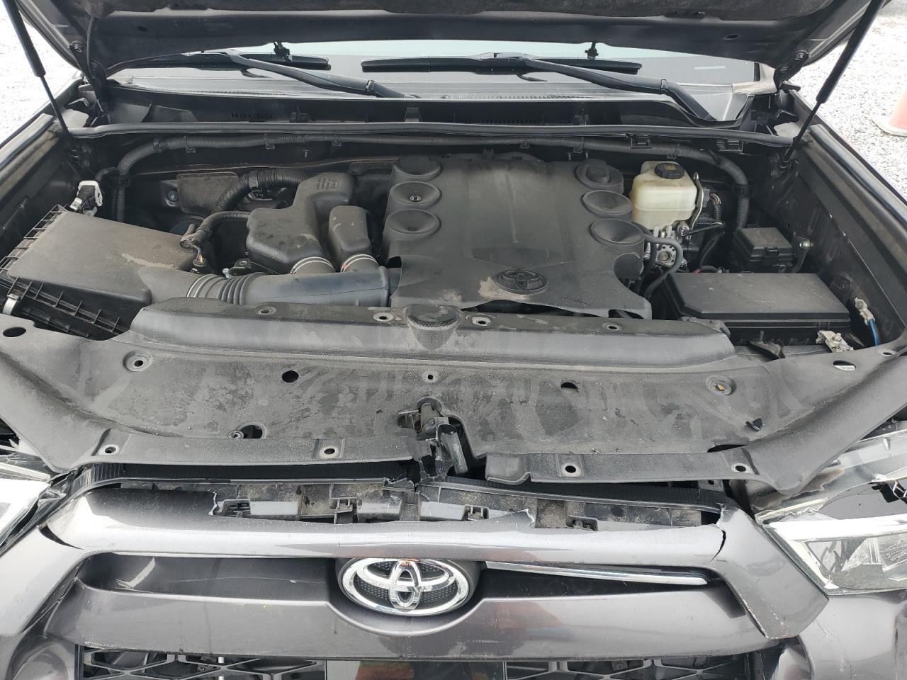 2020 Toyota 4Runner - Image 12