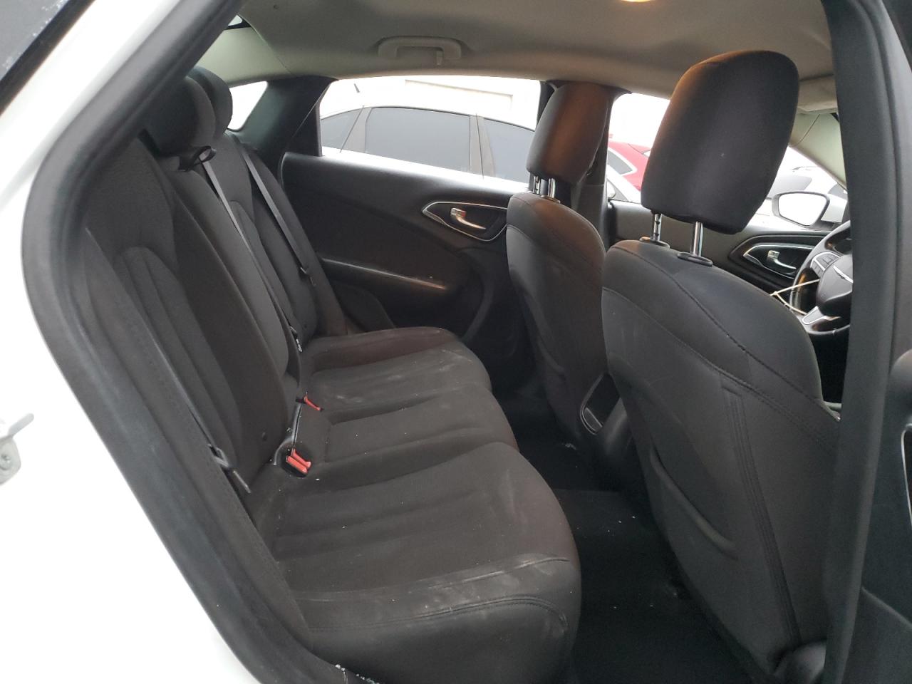 2016 Chrysler 200 - Image 11