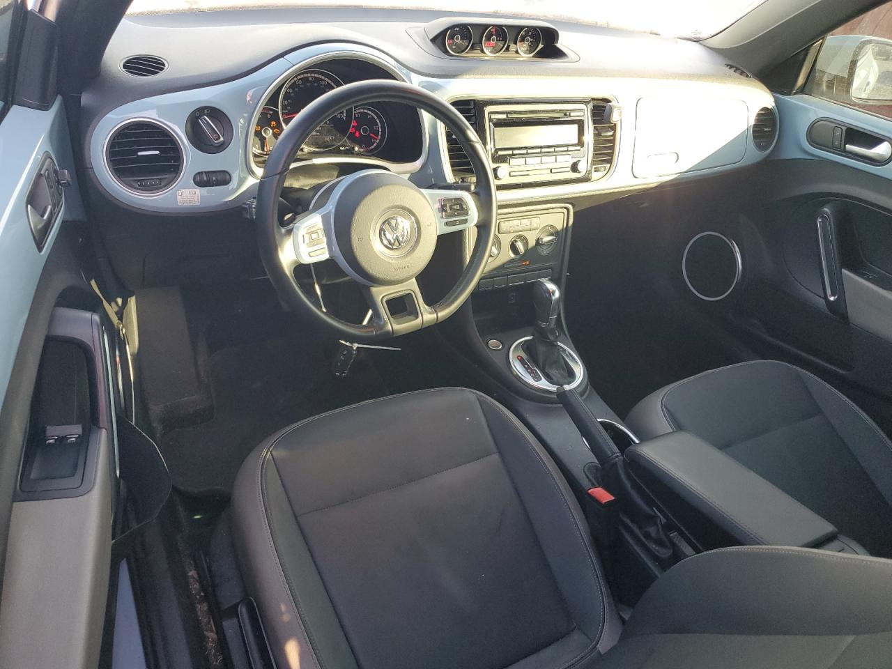 2013 Volkswagen Beetle - Image 8