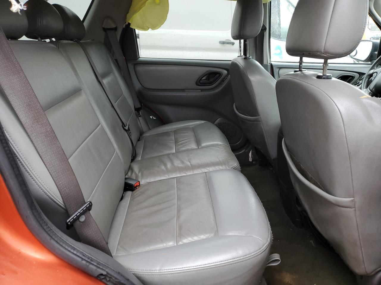 2007 Ford Escape - Image 11