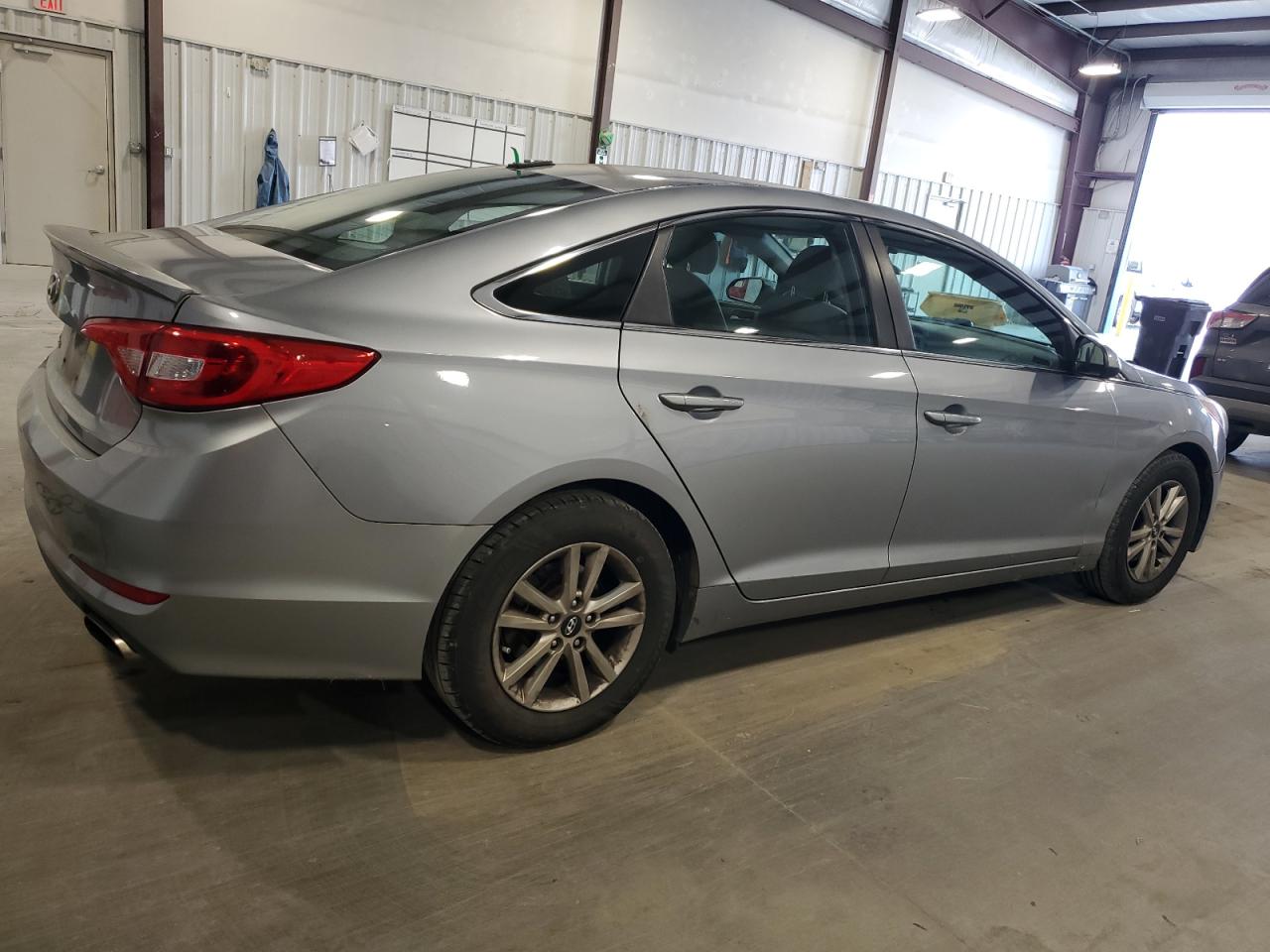 2015 Hyundai Sonata - Image 3