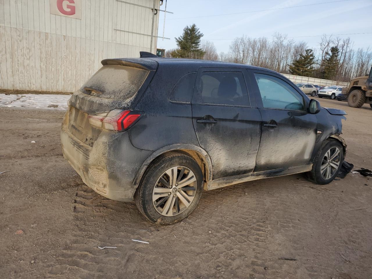 2020 Mitsubishi Outlander - Image 3