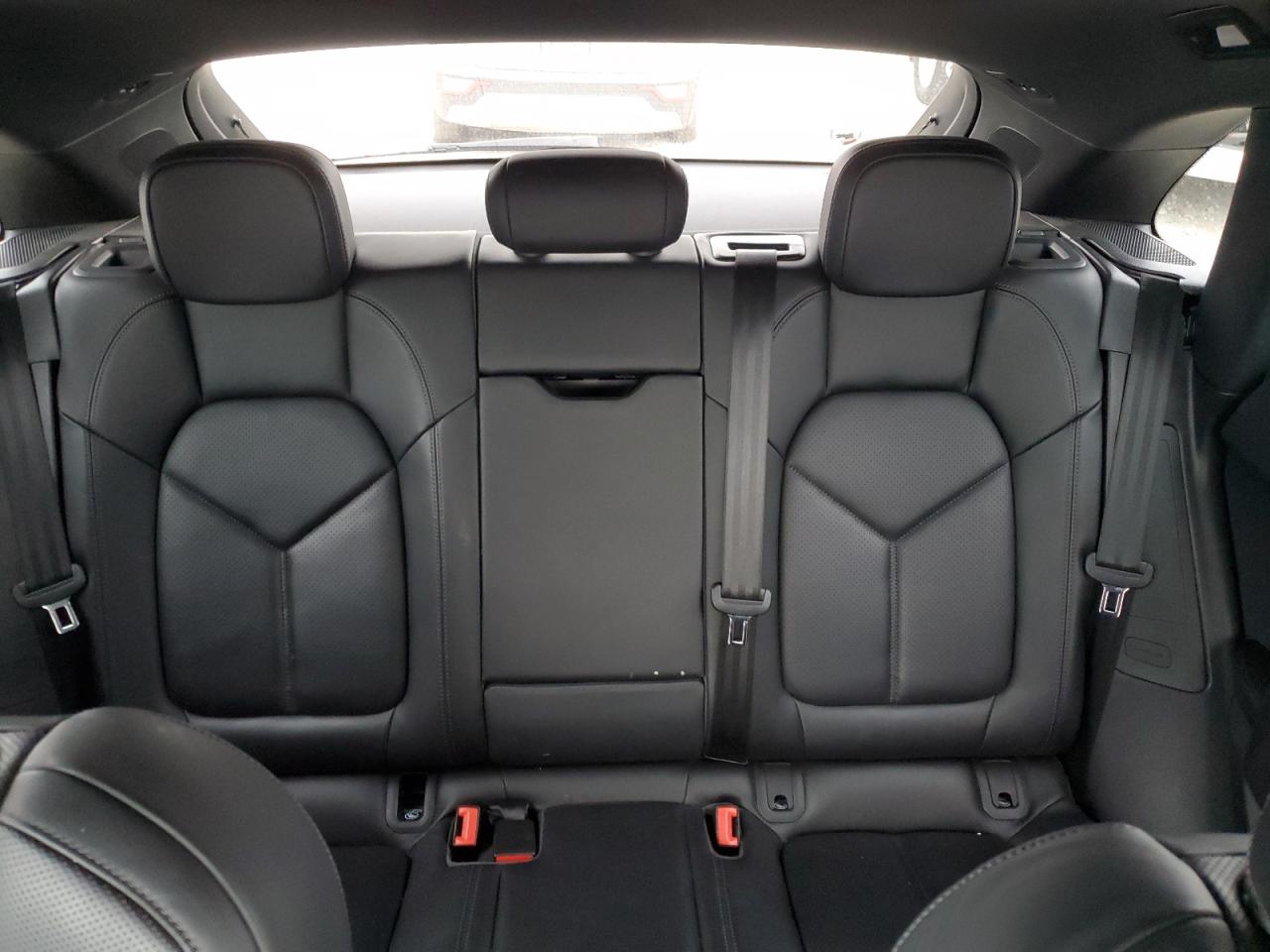 2018 Porsche Macan - Image 10