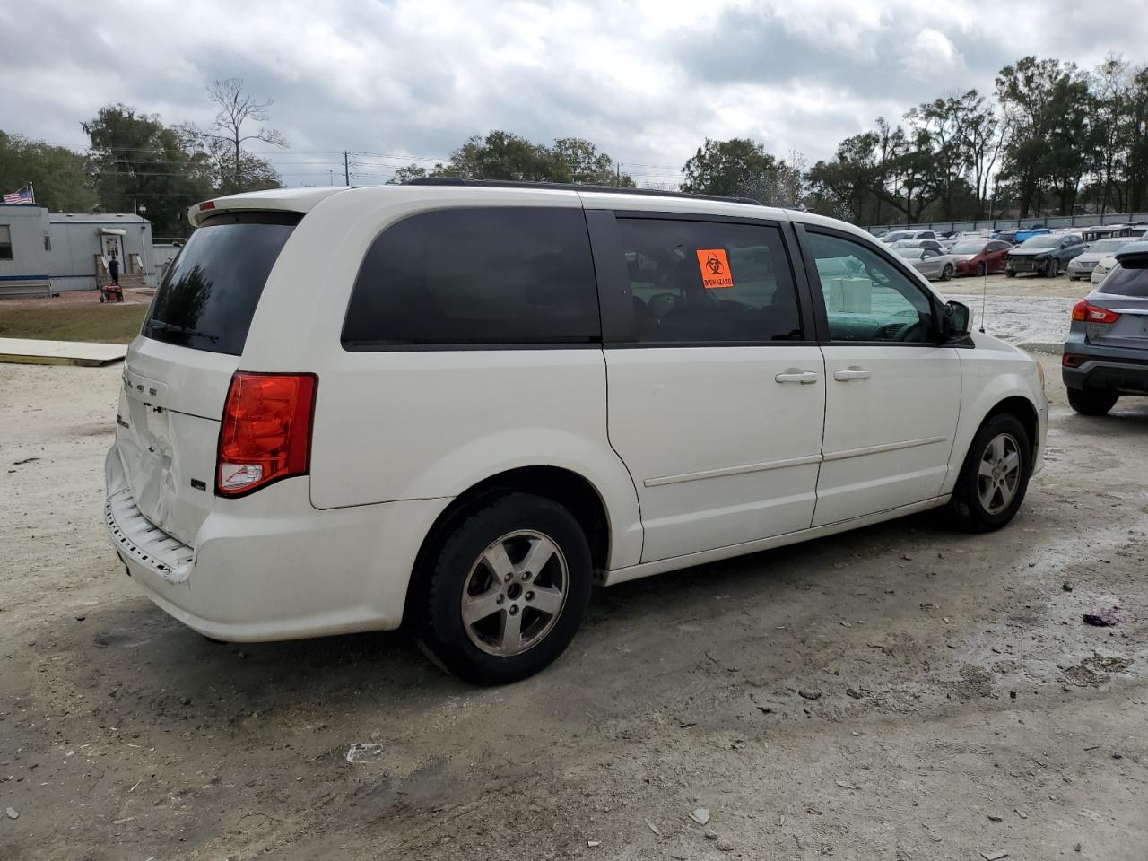 2013 Dodge Caravan - Image 3