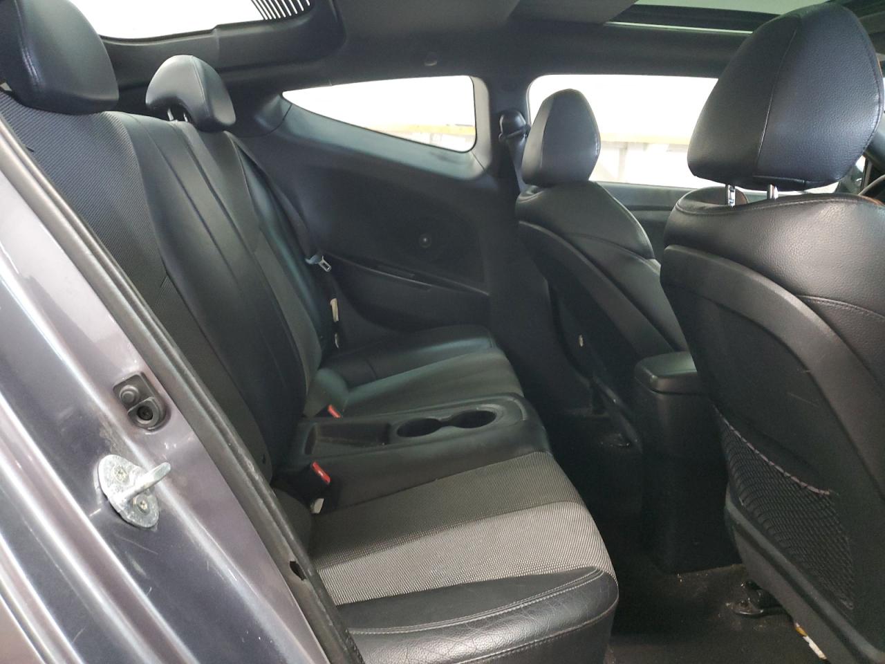 2016 Hyundai Veloster - Image 10