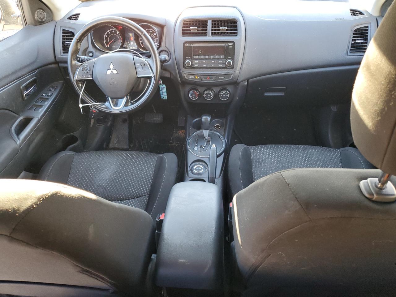 2016 Mitsubishi Outlander - Image 8