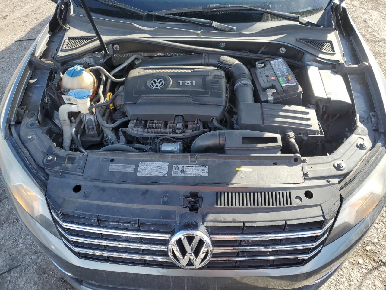2015 Volkswagen Passat - Image 11