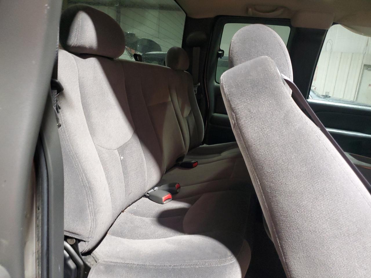 2004 GMC Sierra - Image 10