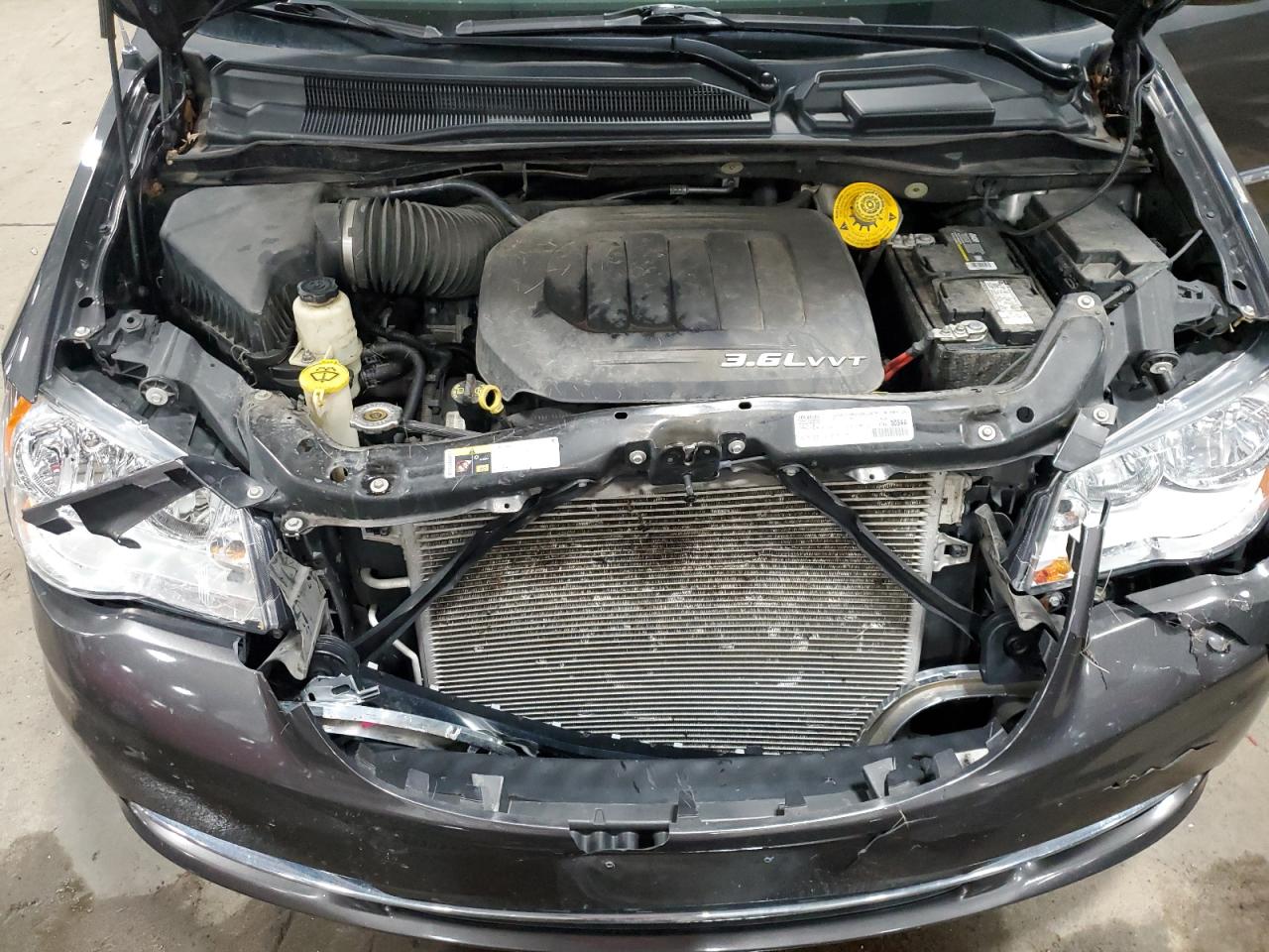 2016 Chrysler Town & Country - Image 13