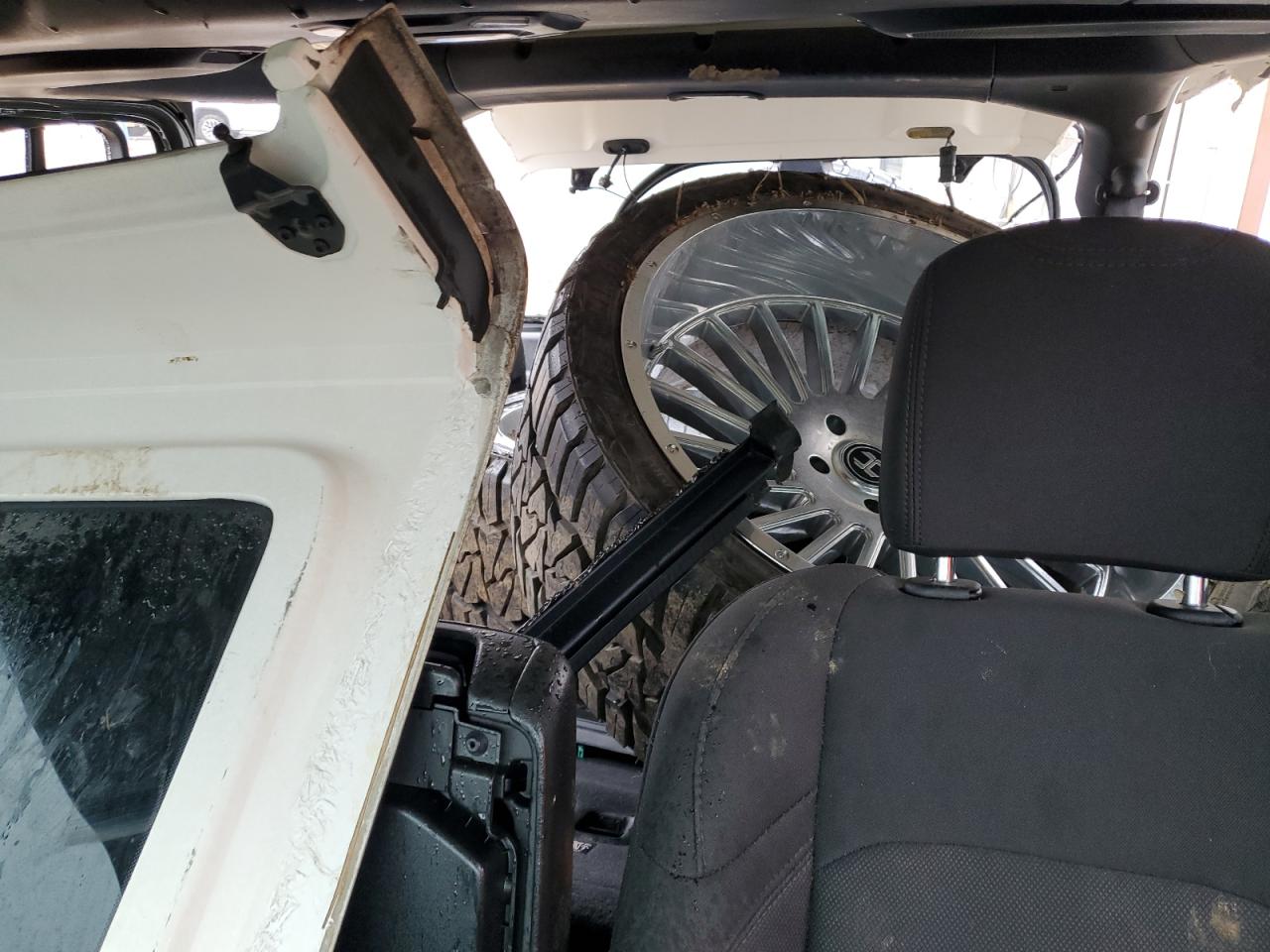 2018 Jeep Wrangler - Image 10