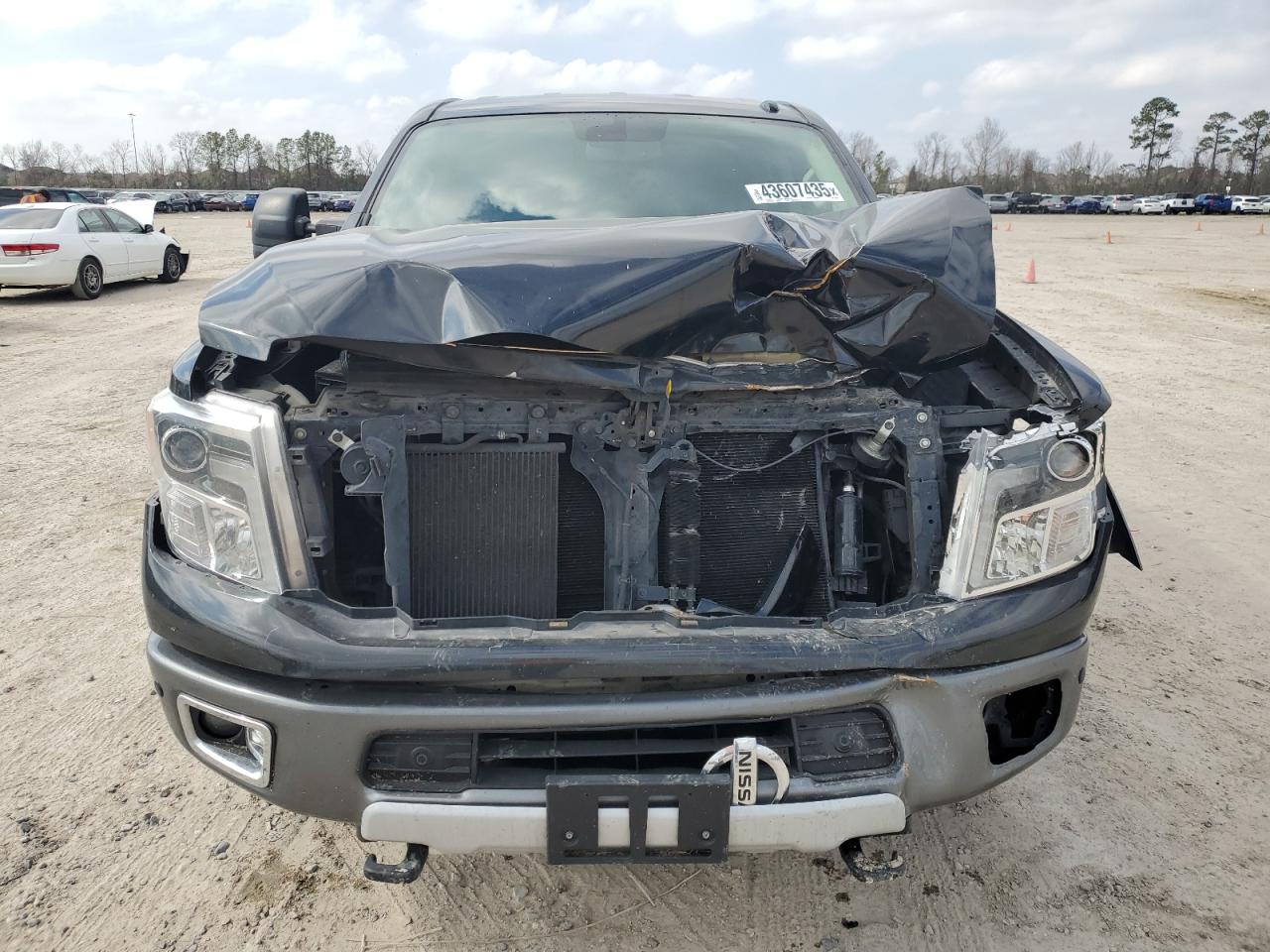 2017 Nissan Titan - Image 5