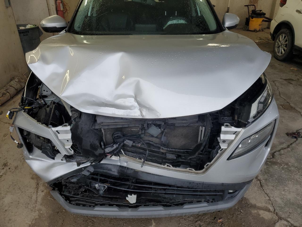 2021 Nissan Rogue - Image 12