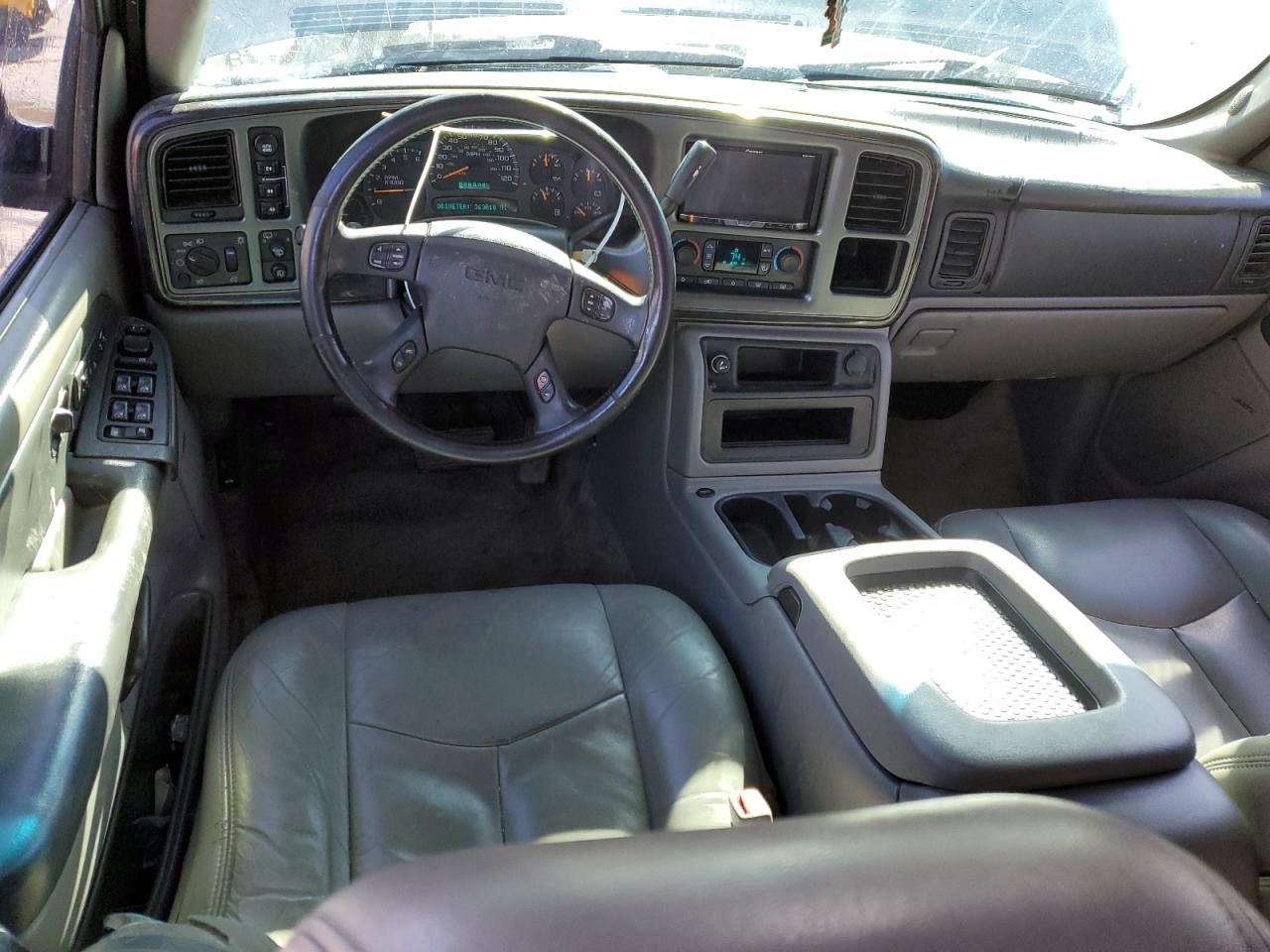 2003 GMC Yukon - Image 8