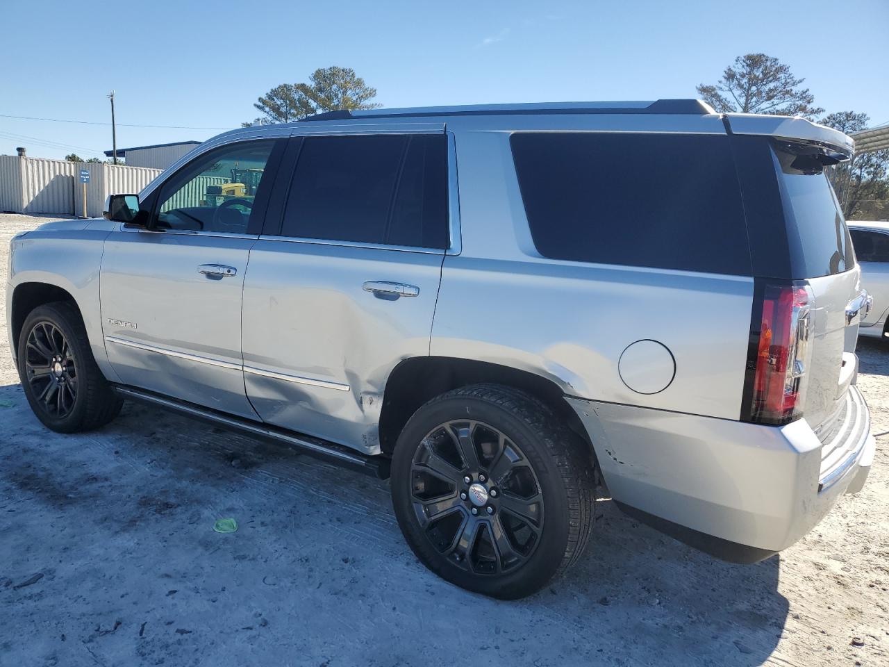 2017 GMC Yukon - Image 2