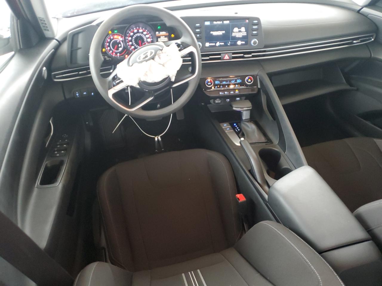 2021 Hyundai Elantra - Image 8