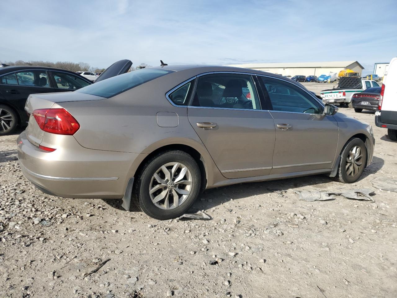 2016 Volkswagen Passat - Image 3