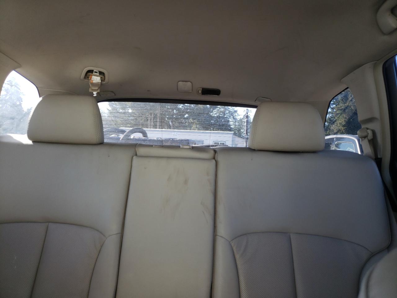 2011 Subaru Outback - Image 10