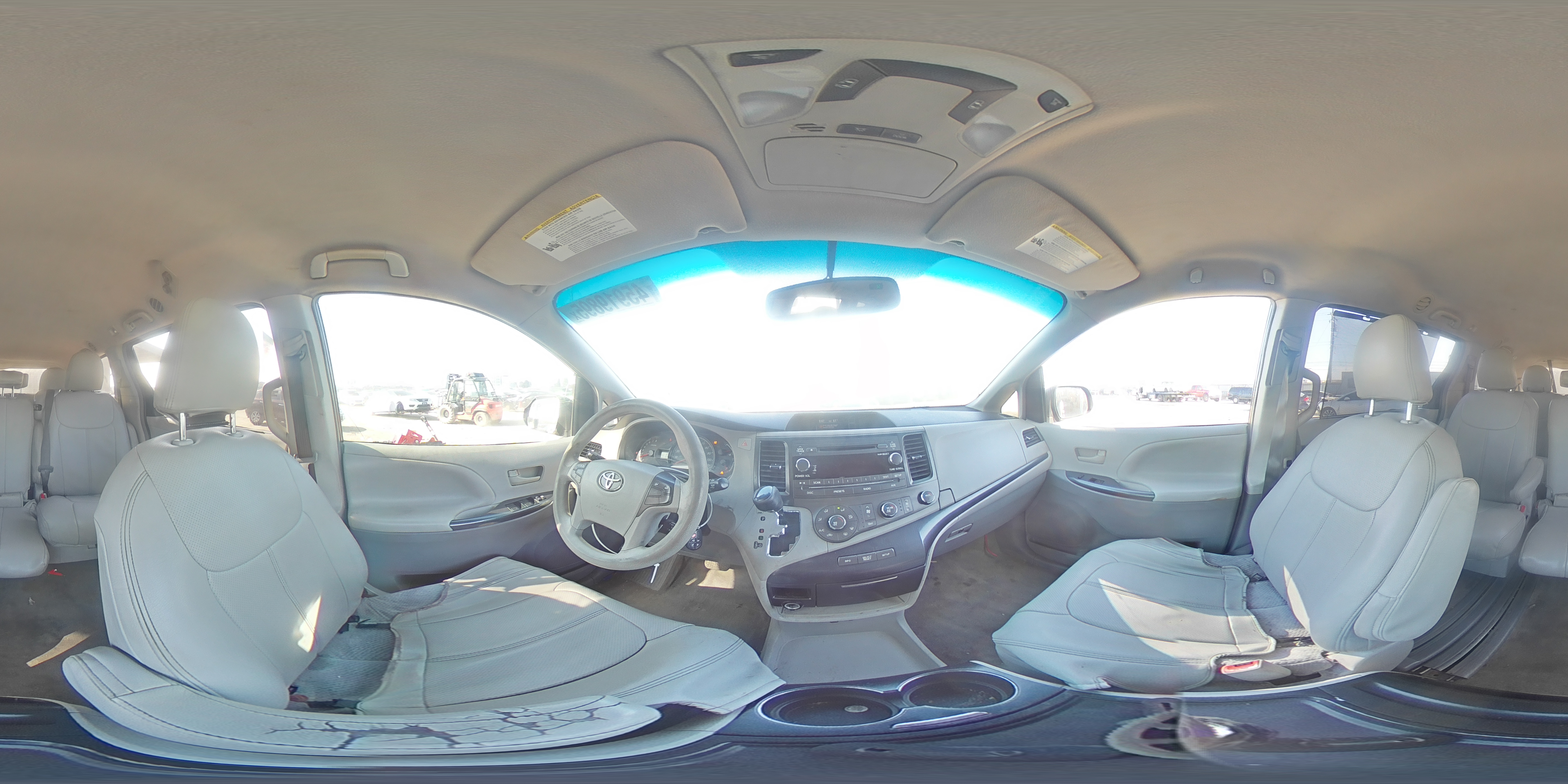 2012 Toyota Sienna - Image 14