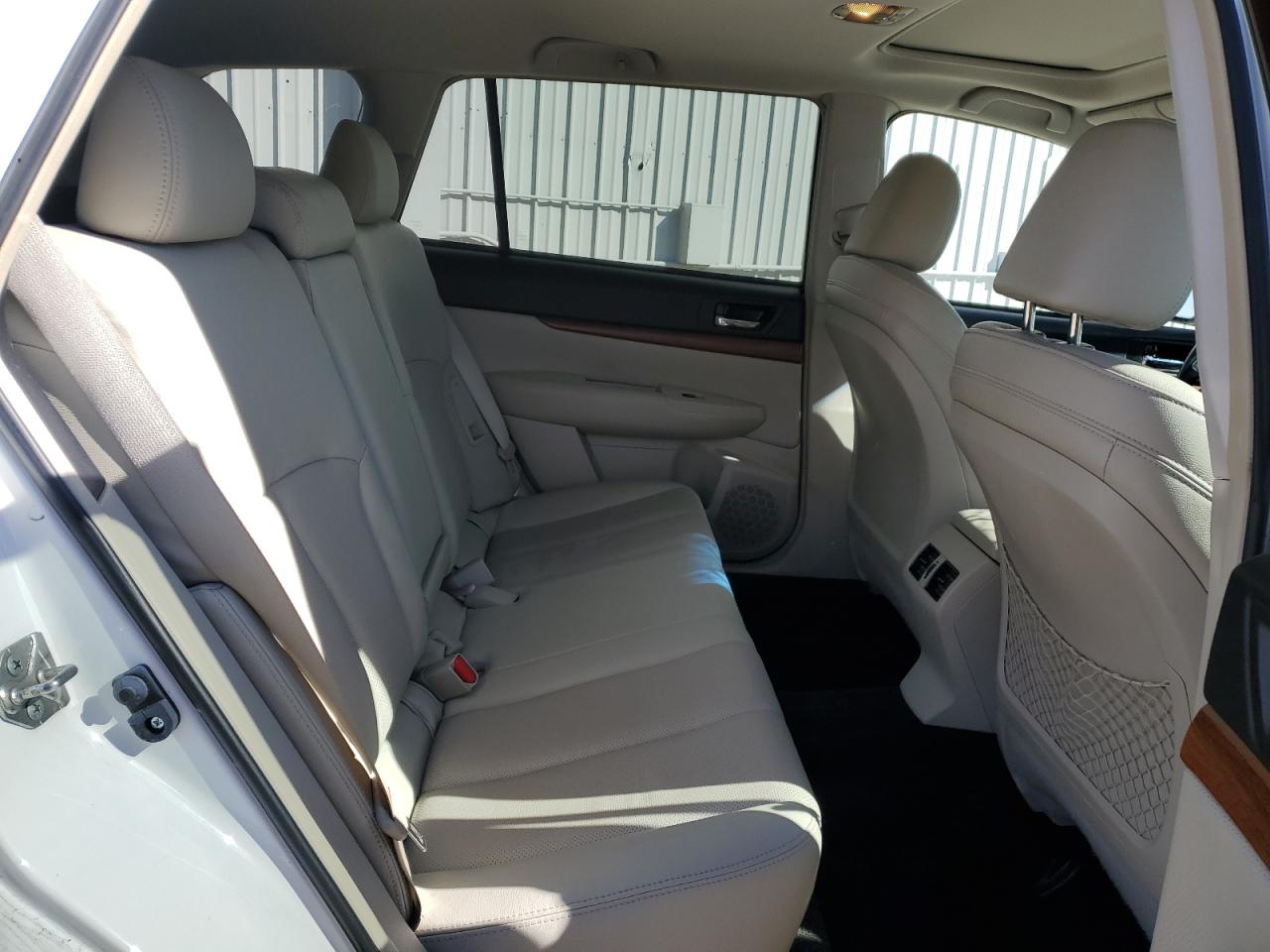 2014 Subaru Outback - Image 11